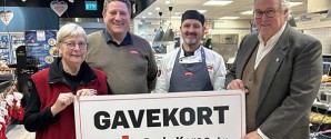 Den lokale købmand og slagtermester giver igen i år julehjælp