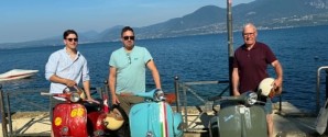 Tre generationer på tur rundt om Gardasøen på Vespa