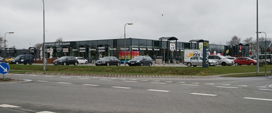Butikscenter og fabriksareal udbudt til salg i Sæby