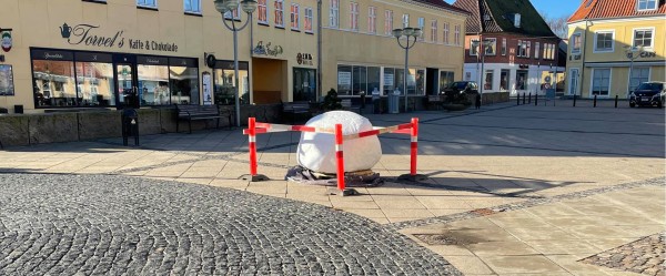 Sten fra Gedebjerget har fået nyt hjem og farve