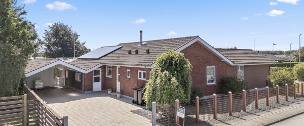 Rummelig og velholdt villa med en attraktiv beliggenhed i Sæby