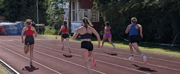 Fire dage med hæs blæsende atletik i SIK 80