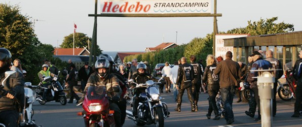 Motorcykler og amerikanerbiler på Hedebo