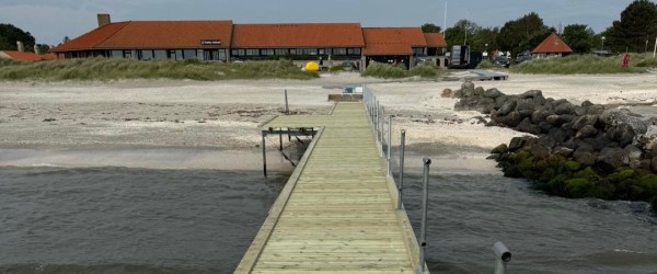 Badebroen ved Sæby Søbad står nu næsten færdig
