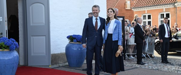 Kongeligt besøg i Sæby i strålende solskin