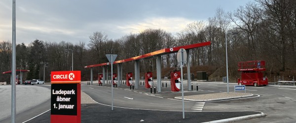 Elbilister i Nordjylland får nemmere adgang til lynladning på motorvejen