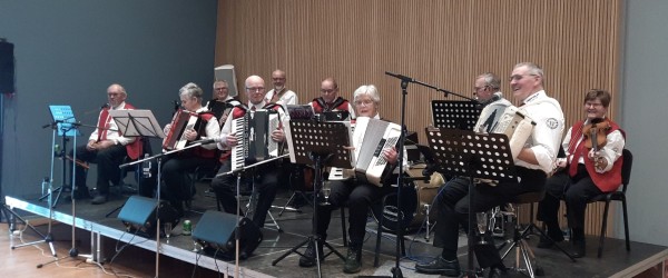 Volstrup Harmonikaklub kan andet end blot at spille god musik