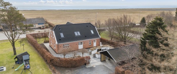 Ugens bolig: Flot og moderne bolig i naturskønt område