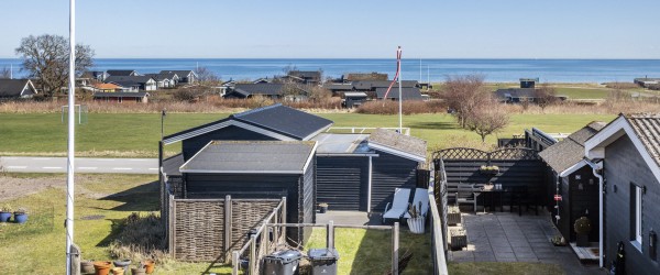 Charmerende fritidshus på 28 m² ved vandet i Sæby med panoramaudsigt