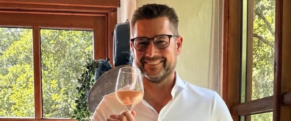 Efter 18 år siger Dennis farvel