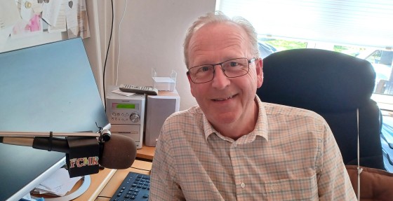Jesper Christensen gæster Mandagsmagasinet