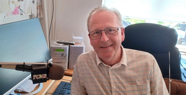 Jesper Christensen gæster Mandagsmagasinet