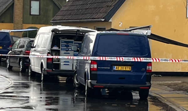 To anholdte – politiet arbejder på to adresser