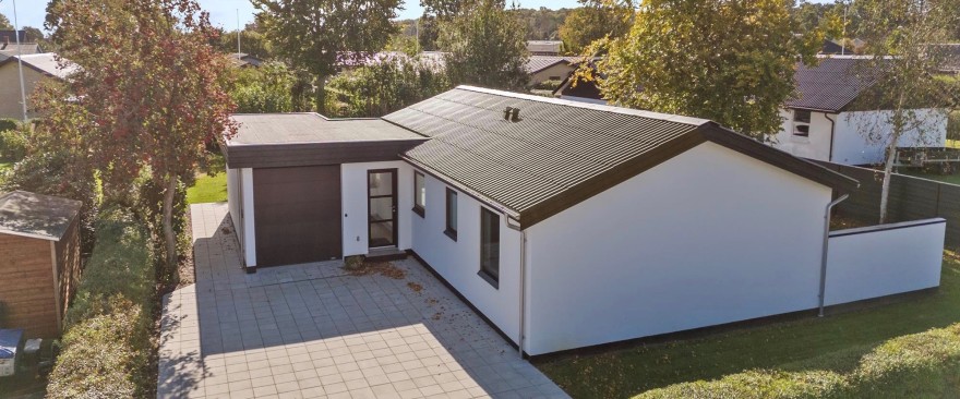 Ugens bolig: Gennemrenoveret villa med moderne løsninger i Nordbyen i Sæby