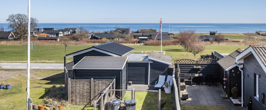 Charmerende fritidshus på 28 m² ved vandet i Sæby med panoramaudsigt