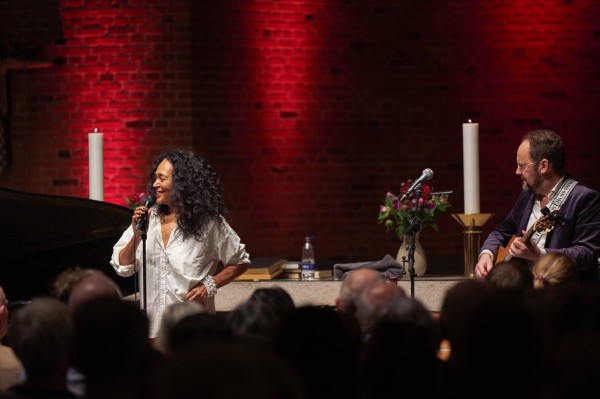 Julen sunget ind med stemningsfuld SIND-julekoncert