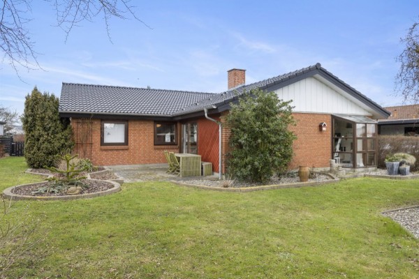 Ugens bolig: Stor familie-villa mange værelser og nyt tag fra år 2020