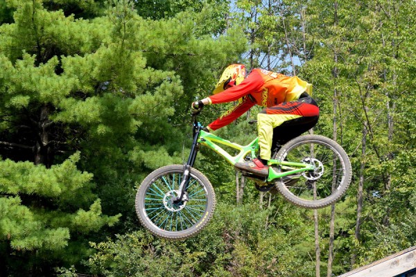 Stadigt flere kører mountainbike – sådan undgår du skader