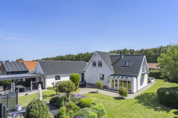 Ugens bolig fra Home: Eksklusiv villa med havudsigt og moderne komfort