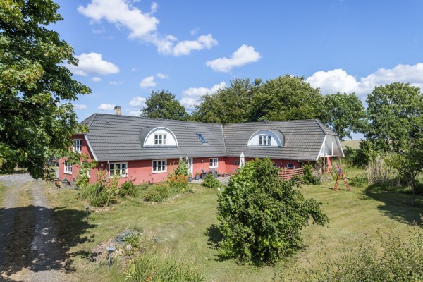 home Sæby – Læsø: Charmerende bolig med masser af plads – både inde og ude