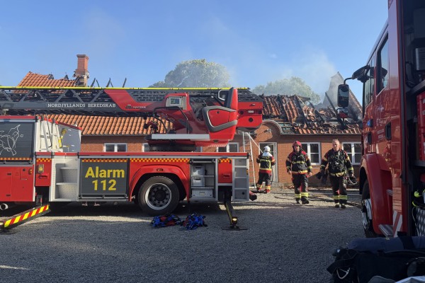 Tagetage på stuehus stod i flammer