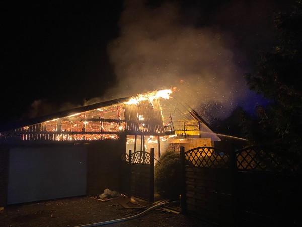 Hus på Kringelhedevej står i flammer