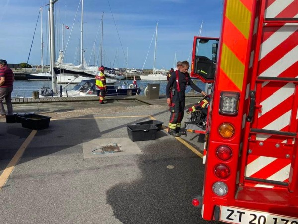 Kortsluttede batterier sendte brandfolkene på Sæby havn