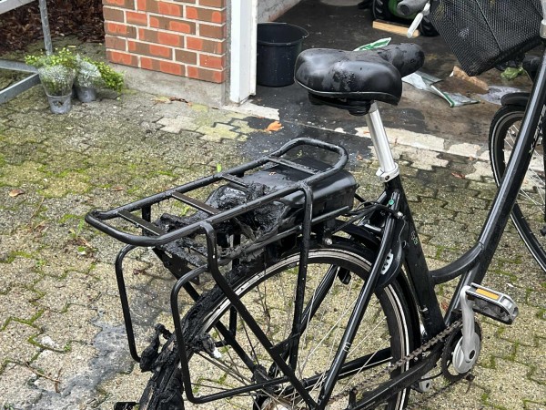 Kortslutning i elcykel sendte de lokale brandfolk på gaden