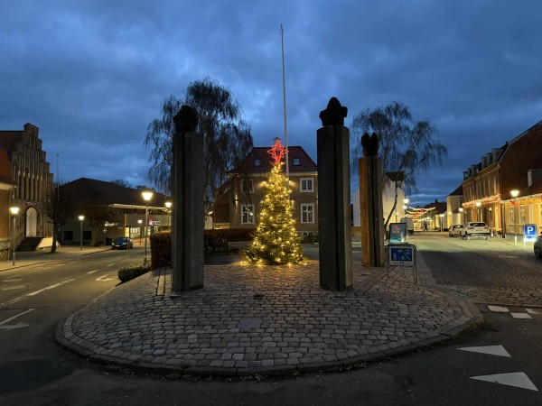 Lokale erhvervsdrivende sponsorerede juletræ til Strygejernet