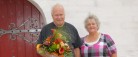 Pastor Pind modtog ugens buket fra Bellis Blomster