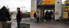 Bilvask og banksnak hos Shell lørdag formiddag