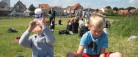 Skoleudflugt til Klostergydens Fisk i høj sol
