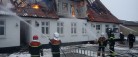 En gård i brand på Stenhøjvej i Østervrå