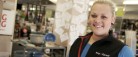 Regina bliver udlært hos Kop & Kande i Sæby