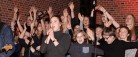 U-messe med rockmusik, lysshow og grillpølser