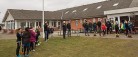 Pænt fremmøde til stander-hejsning trods vinterligt vejr