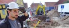 Trigon knokler for at få<br> åbnet vejen ved kirken