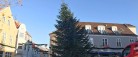 Juletræet på Sæby Torv har fået slagside