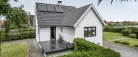Flot moderniseret villa med smuk havudsigt