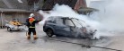 Bil brød i brand mens ejeren handlede ind