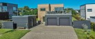 Gennemført og arkitekttegnet villa ved vandet