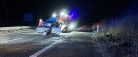 Motorvej E45: Peugeot smadrede ind i autoværn og endte på taget