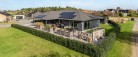 Moderne, velindrettet og hyggelig villa med terrasser og skøn udsigt