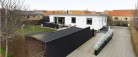 Stilfuld, indbydende og hyggelig moderniseret villa