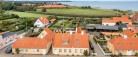Bevaringsværdigt byhus på unik adresse i Sæby – sjældent udbudt