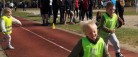 Standerhejsning ved Sæby Atletik bød på regn og påskeægsjagt