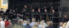 Sæby Torv fyldt med publikum til DR Big Band-koncert