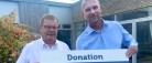 Rock i Frederikshavn donerer 10.000 kr. til Hospice Vendsyssel