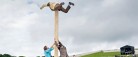 Rå fysik, skæve stunts og slap-stick underholdning