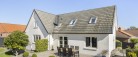 home Sæby – Læsø: Charmerende villa med stemningsfuld have midt i Sæby